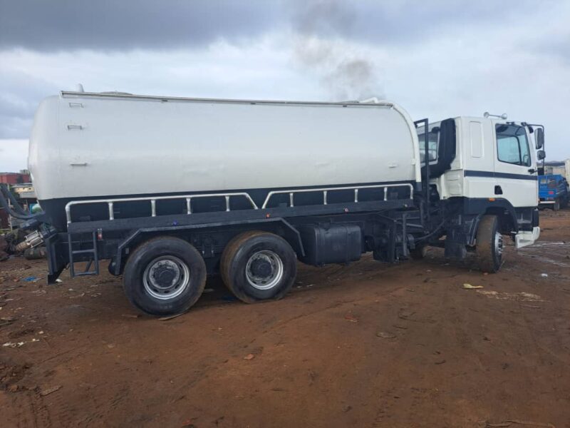 Camions citerne d'eau