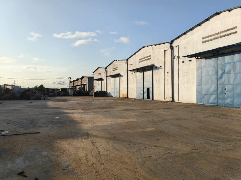 Entrepôt à louer à Grand Bassam