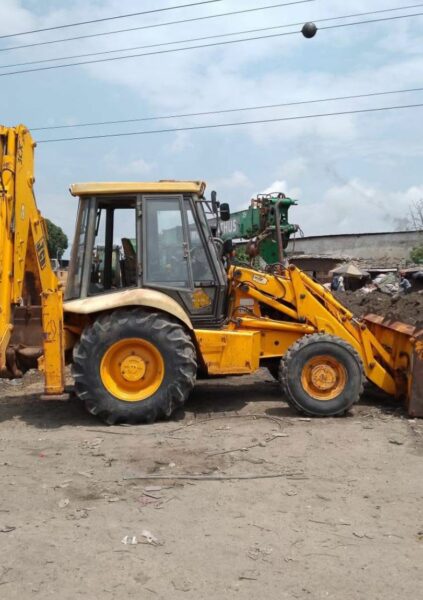 Tractopelle à louer