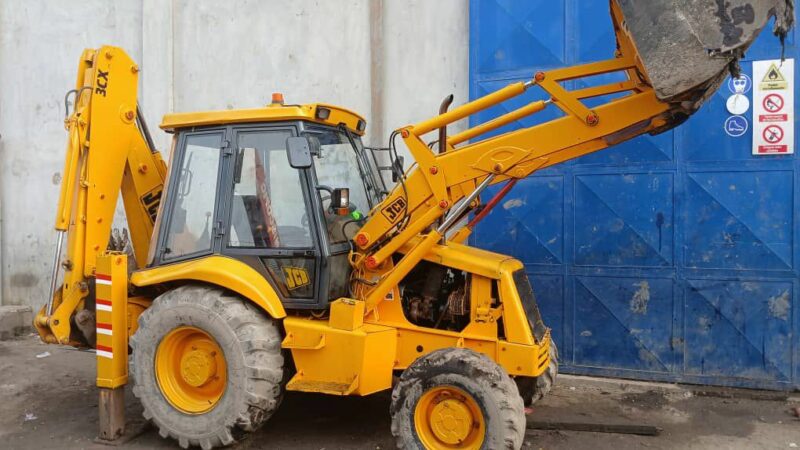 Tractopelle à louer