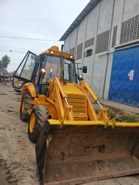 Tractopelle à louer