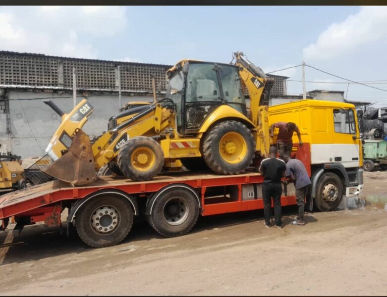 Tractopelle à louer