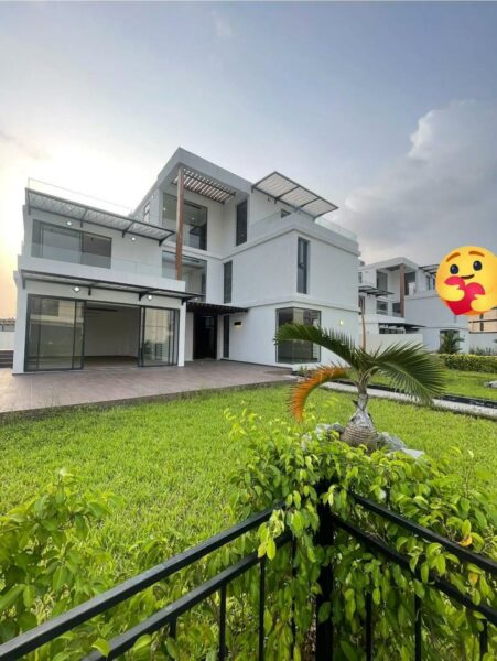 Villa triplex à louer à la riviera golf