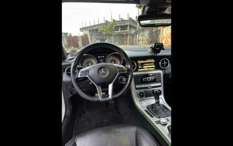 Location d'une MERCEDES SLK CABRIOLET ANNÉE 2015