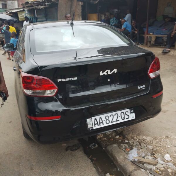 Location d'une Kia Rio berline