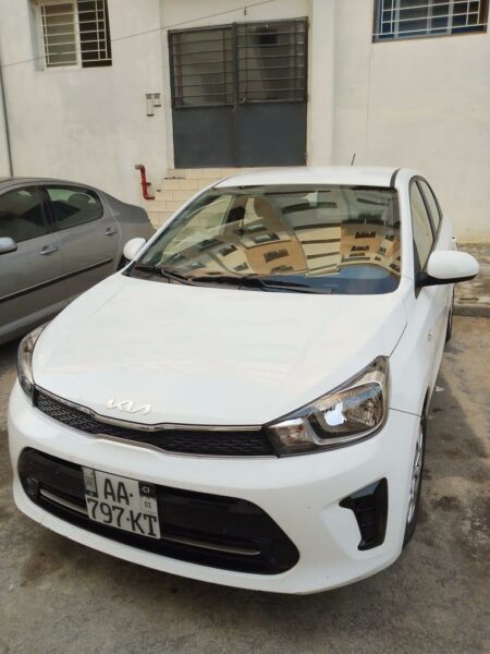 Location d'une Kia Rio berline